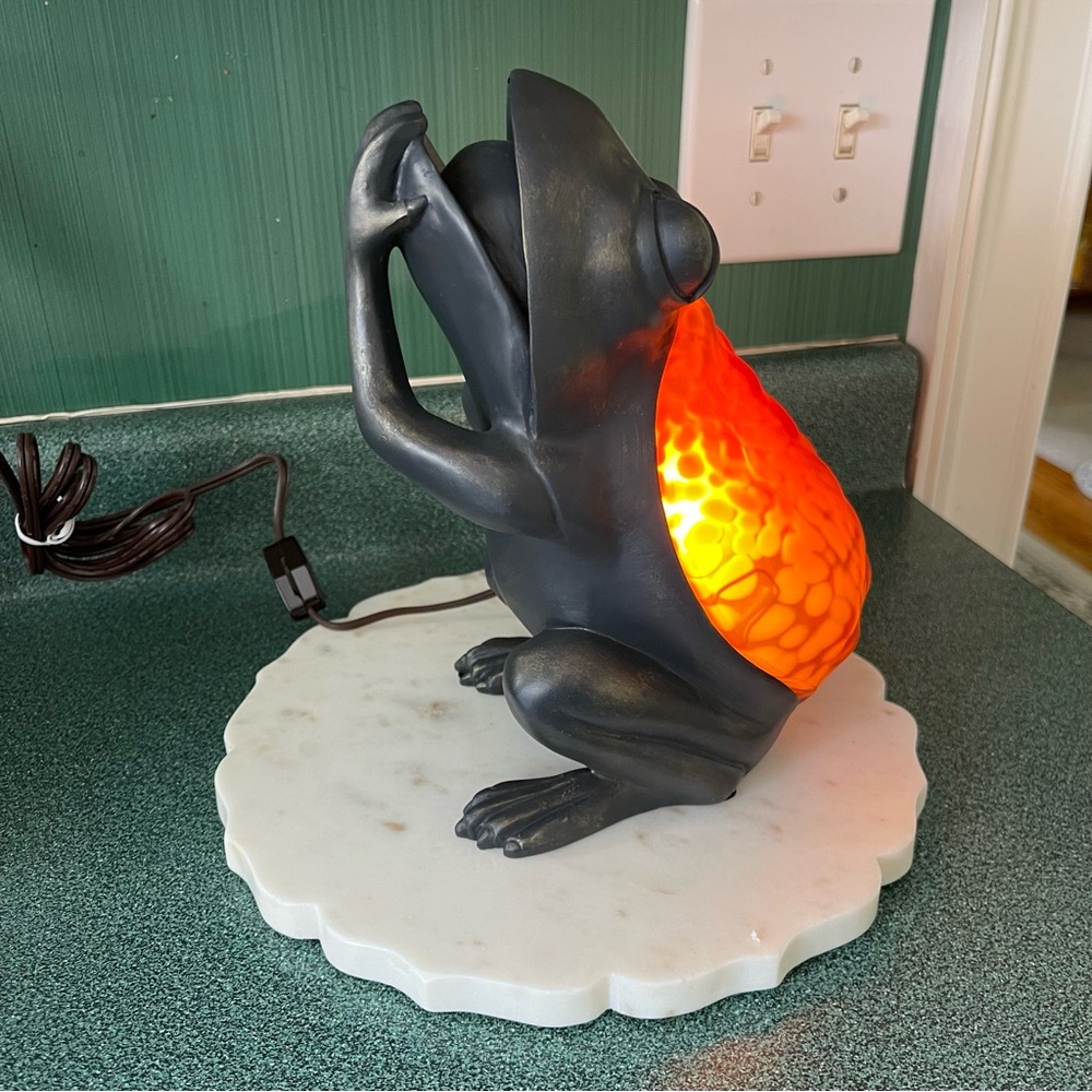 Vintage Frog Lamp Amber Glass Shell Lamp Night Light Tested Works - Picture 2 of 13